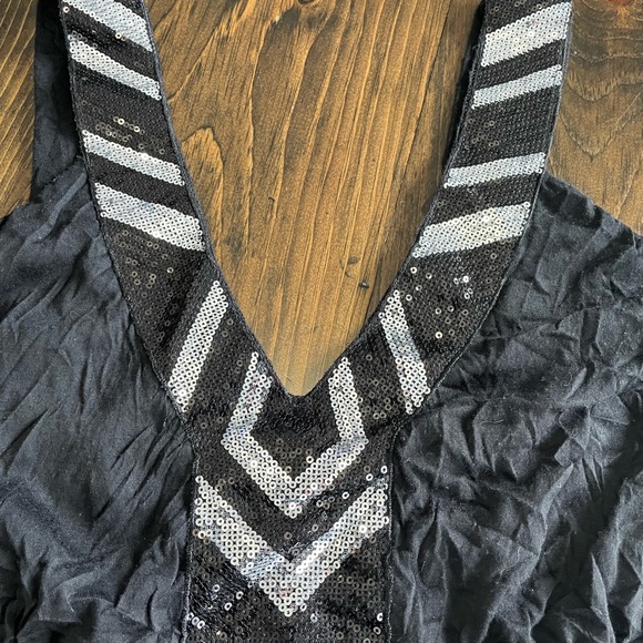 Torrid Tank - Picture 2 of 5